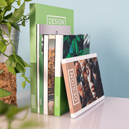 Bücher hochwertig drucken Einzigartig gestaltete Hardcover-Bücher mit geradem Rücken in verschiedenen Formaten, nebeneinander präsentiert – hochwertig drucken und binden lassen